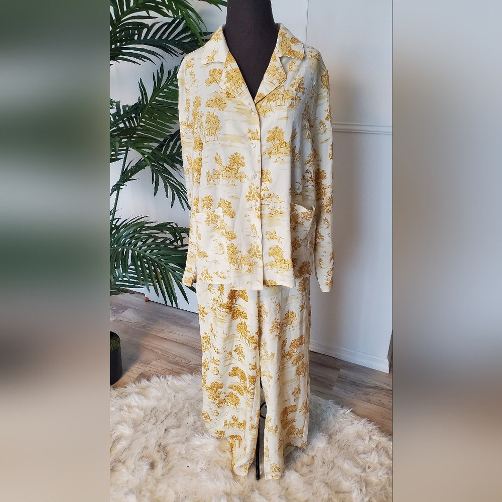 LAST DROP! Comfy Ivory and Gold Pajama Set Sz M